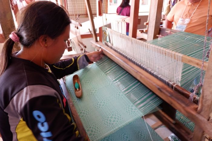 Abel Loom Weaving in La Paz