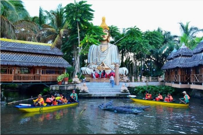 Isdaan Floating Restaurant