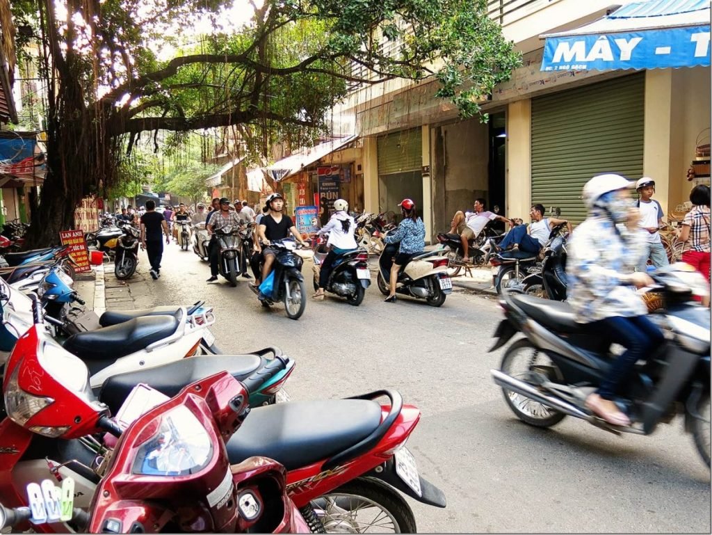 things-to-do-in-india-scooters_thumb.jpg